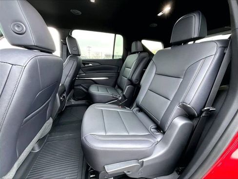 New 2026 Chevrolet Traverse LT image 14