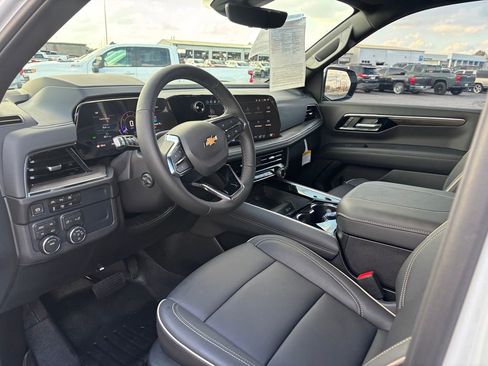 Used 2026 Chevrolet Suburban Premier image 7