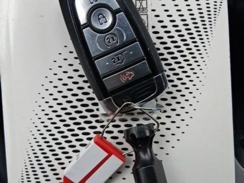Used 2024 Ford Explorer XLT w/ Equipment Group 202A AWD/4WD image 27