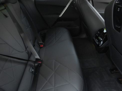 Used 2024 BMW iX xDrive50 w/ Sport Package AWD/4WD image 33
