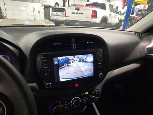 Used 2024 Kia Soul LX w/ Option Group 015 FWD image 16