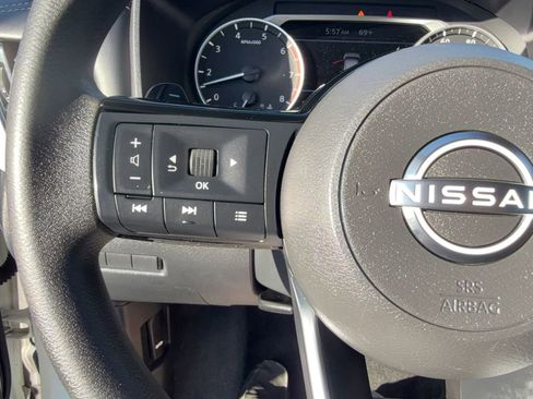 Used 2023 Nissan Rogue SV FWD image 19
