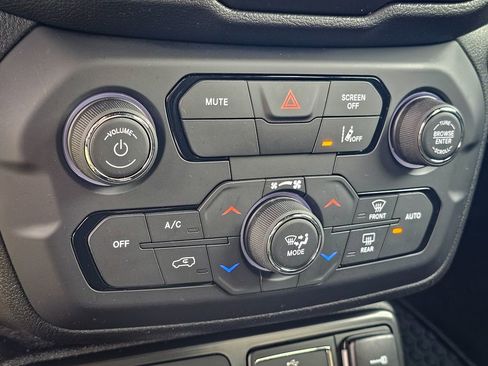 Used 2022 Jeep Renegade Altitude w/ Convenience Group AWD/4WD image 26