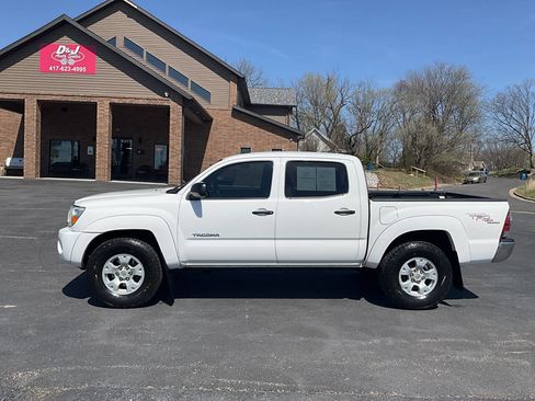 Used 2011 Toyota Tacoma 4x4 Double Cab w/ TRD Off-Road Pkg w/JBL Audio image 2