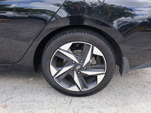 Used 2023 Hyundai Elantra SEL w/ Convenience Package FWD image 19