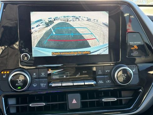 Used 2023 Toyota Highlander XLE image 31