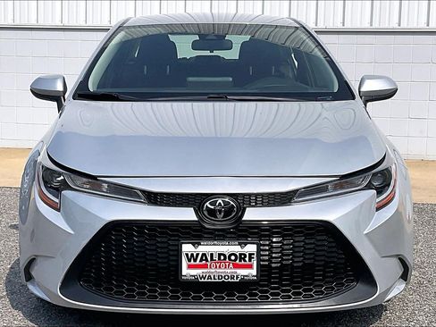 Used 2022 Toyota Corolla LE FWD image 3