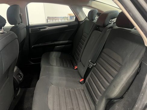 Used 2019 Ford Fusion SE image 6
