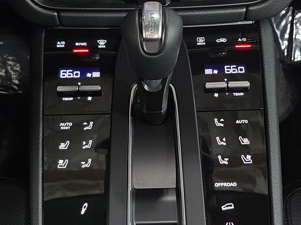 Certified 2025 Porsche Macan S AWD/4WD image 19