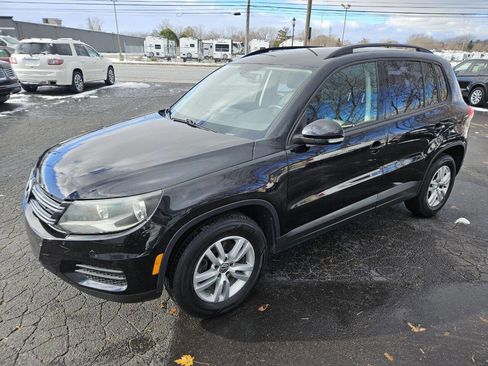 Used 2016 Volkswagen Tiguan S image 2