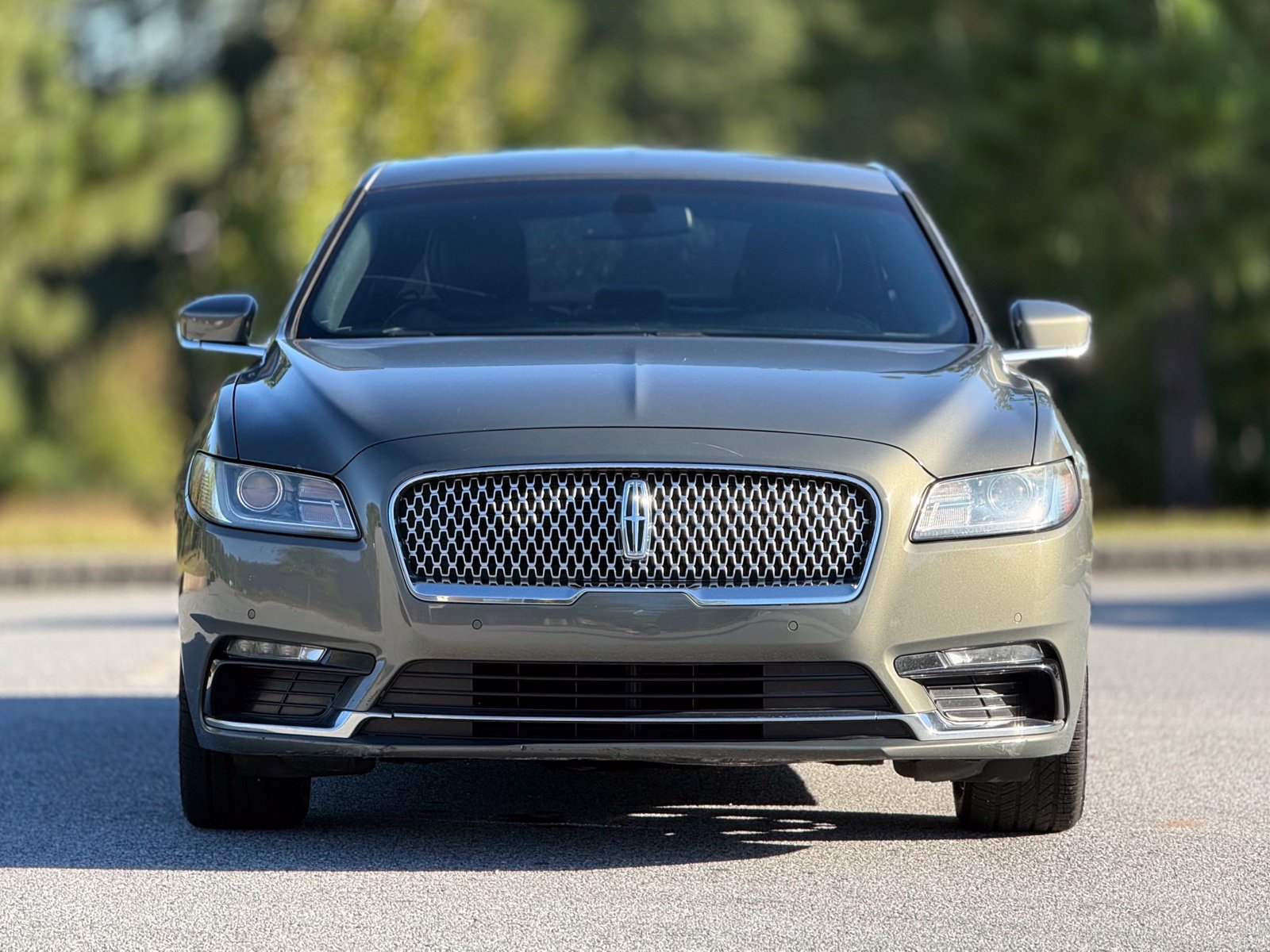 Used 2017 Lincoln Continental Select FWD image 3