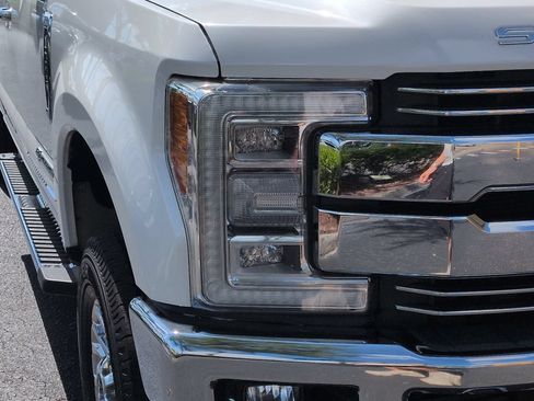 Used 2019 Ford F350 Lariat w/ Lariat Ultimate Package AWD/4WD image 9