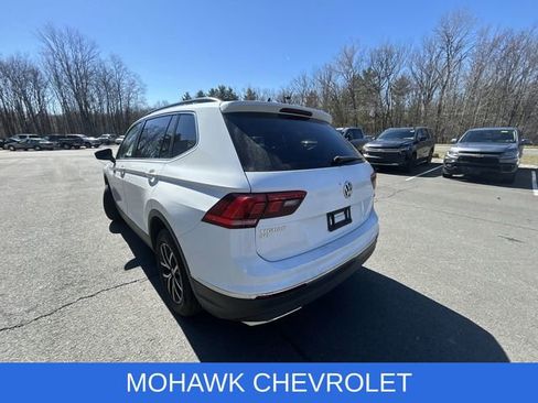 Used 2021 Volkswagen Tiguan SE w/ Panoramic Sunroof Package image 3