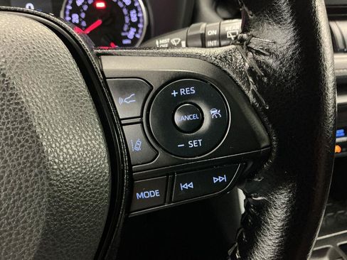 Used 2022 Toyota RAV4 XLE AWD/4WD image 21