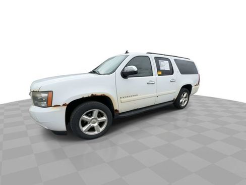 Used 2008 Chevrolet Suburban LTZ w/ LTZ Preferred Equipment Group AWD/4WD image 4