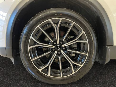 Used 2025 MAZDA CX-70 Plug-In Hybrid w/ Premium Pkg image 13