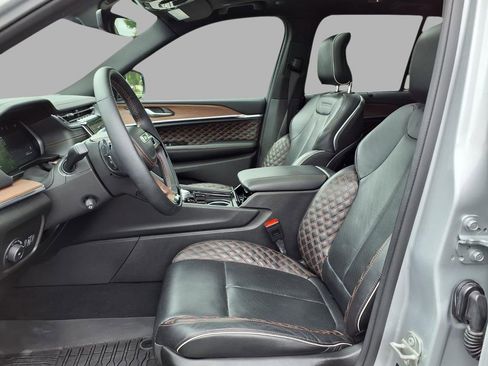 Used 2024 Jeep Grand Cherokee Summit w/ Luxury Tech Group V AWD/4WD image 21