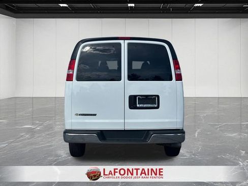 Used 2025 Chevrolet Express 3500 LT w/ LT Preferred Equipment Group RWD image 4