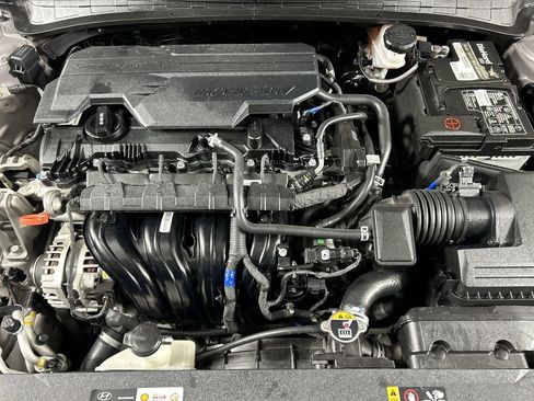 Used 2021 Hyundai Elantra SE image 11