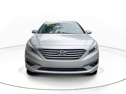 Used 2015 Hyundai Sonata SE image 2
