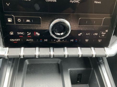 Used 2025 GMC Acadia Elevation image 20