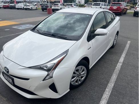 Used 2016 Toyota Prius Two FWD image 2