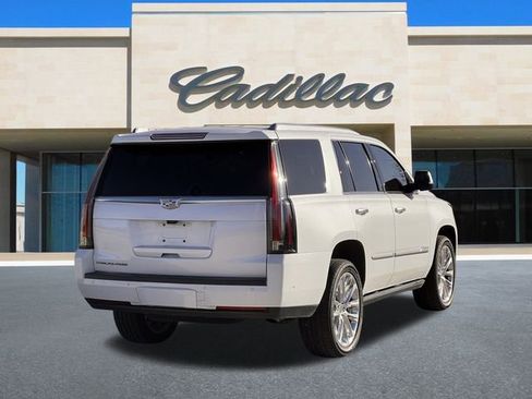 Used 2018 Cadillac Escalade Premium Luxury image 3