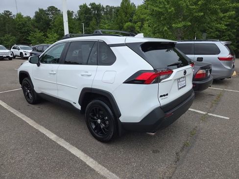 Used 2025 Toyota RAV4 XLE AWD/4WD image 5