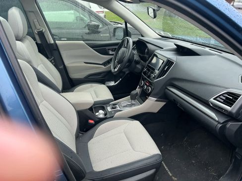 Used 2023 Subaru Forester Premium image 3