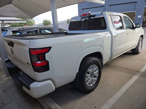Used 2024 Nissan Frontier SV RWD image 2