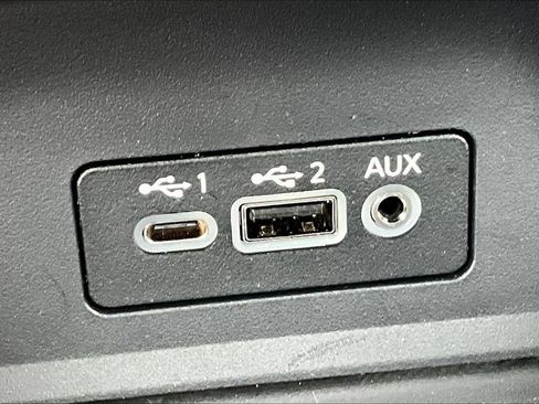 Used 2024 Nissan Sentra SR w/ SR Premium Package FWD image 19