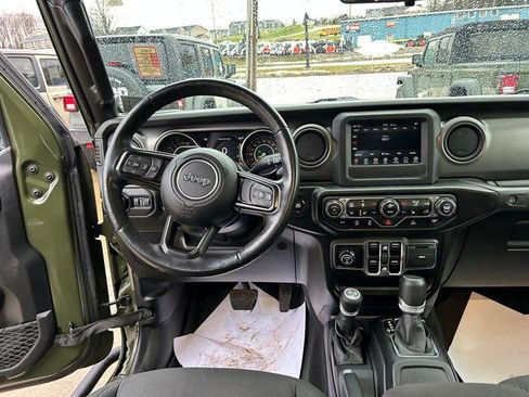 Used 2021 Jeep Gladiator Willys image 11