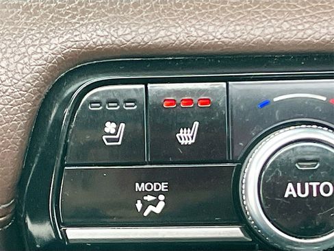 Used 2025 Honda Pilot Elite image 21