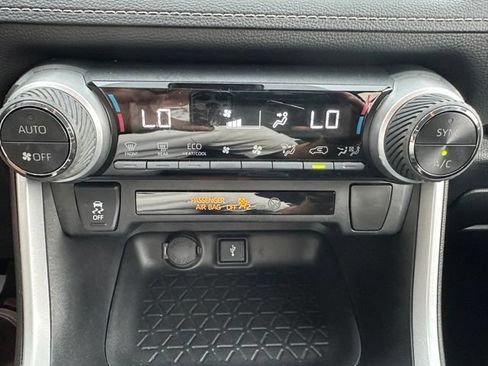 Used 2021 Toyota RAV4 LE AWD/4WD image 23