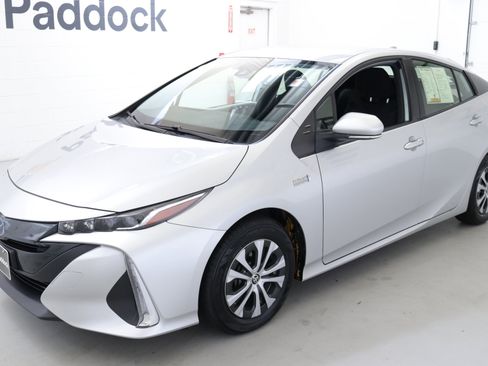 Used 2021 Toyota Prius Prime LE image 3