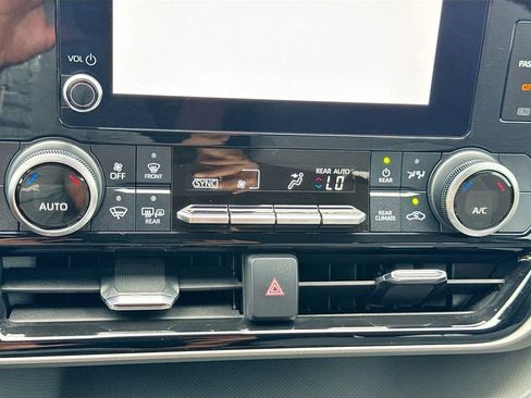 Used 2023 Toyota Highlander LE image 18