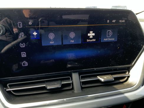 Used 2025 Chevrolet Trax LT image 32