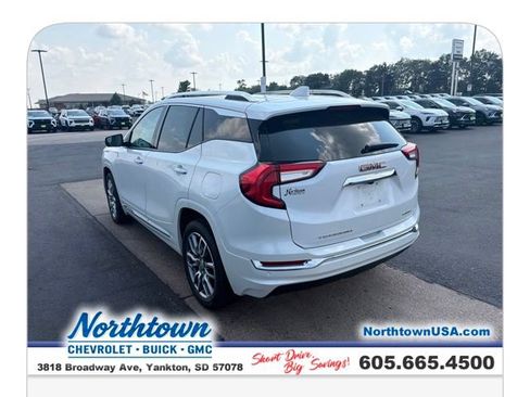 Used 2024 GMC Terrain Denali w/ Denali Premium Package AWD/4WD image 12