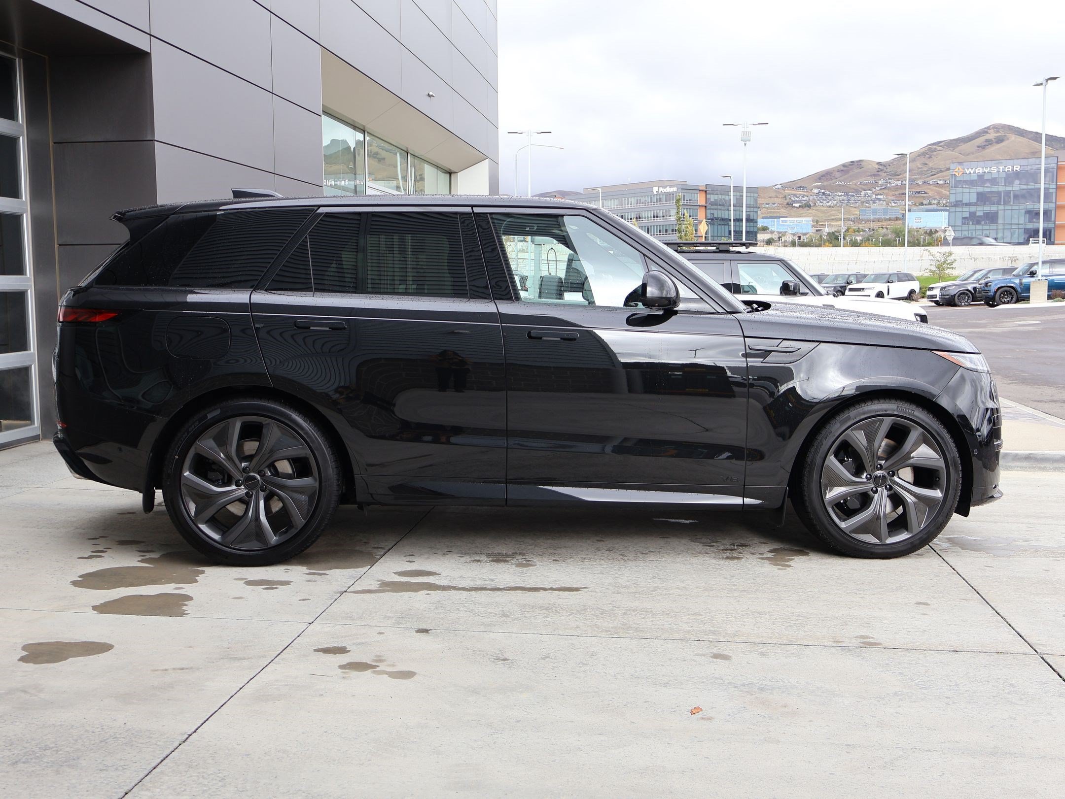 Used 2026 Land Rover Range Rover Sport Dynamic SE AWD/4WD image 5