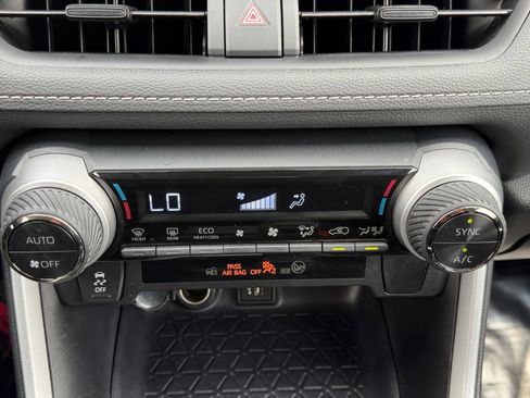 Used 2025 Toyota RAV4 XLE AWD/4WD image 16