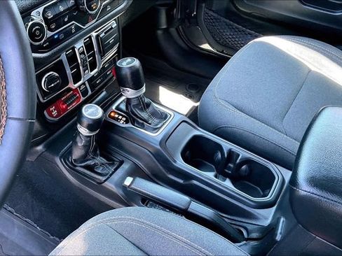 Used 2024 Jeep Wrangler Unlimited AWD/4WD image 17