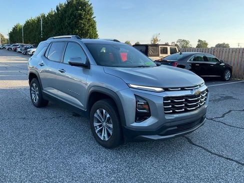 Used 2025 Chevrolet Equinox LT w/ Convenience Package II FWD image 1
