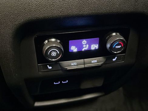 Used 2024 Chevrolet Traverse RS FWD image 28