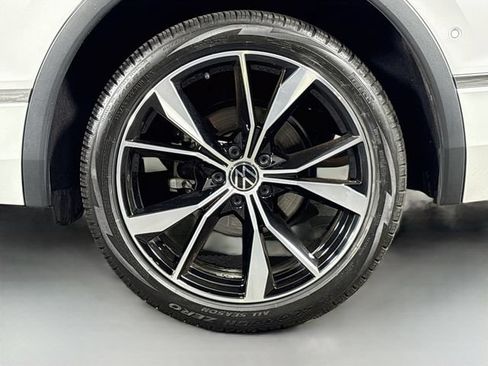 Certified 2024 Volkswagen Tiguan SEL R-Line AWD/4WD image 36