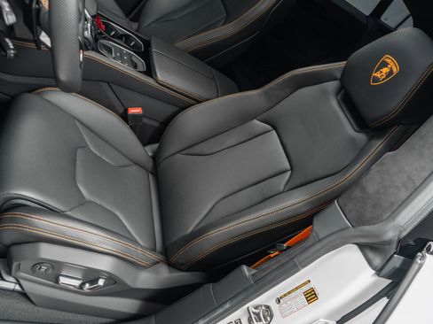 Used 2022 Lamborghini Urus AWD/4WD image 24