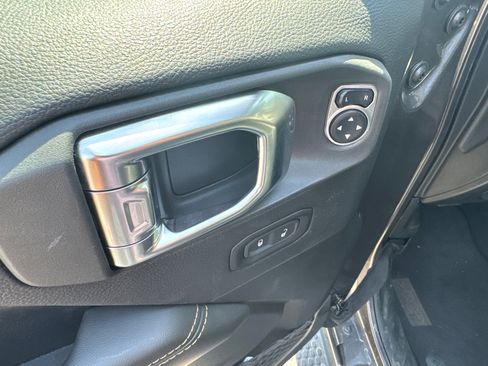 Used 2025 Jeep Wrangler Unlimited Sahara AWD/4WD image 12