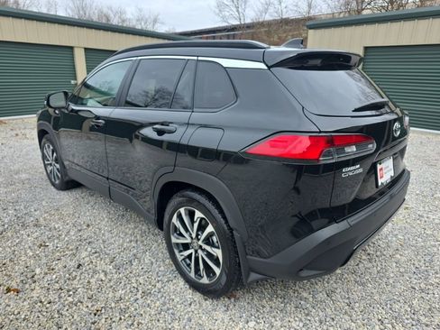 Certified 2023 Toyota Corolla Cross XLE image 4