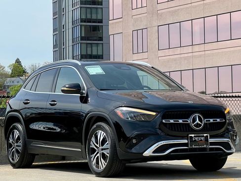 Certified 2026 Mercedes-Benz GLA 250 4MATIC image 1