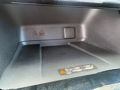 Used 2025 Chevrolet Traverse LT w/ Driver Confidence Package FWD image 26
