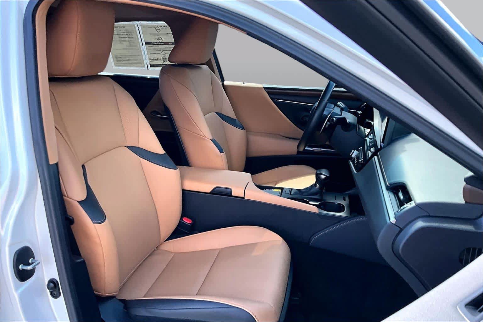 Used 2025 Lexus ES 350 w/ Premium Package FWD image 9